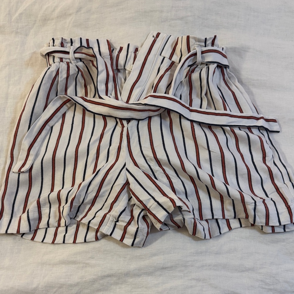 Cute striped and belted H&M shorts, size 4
